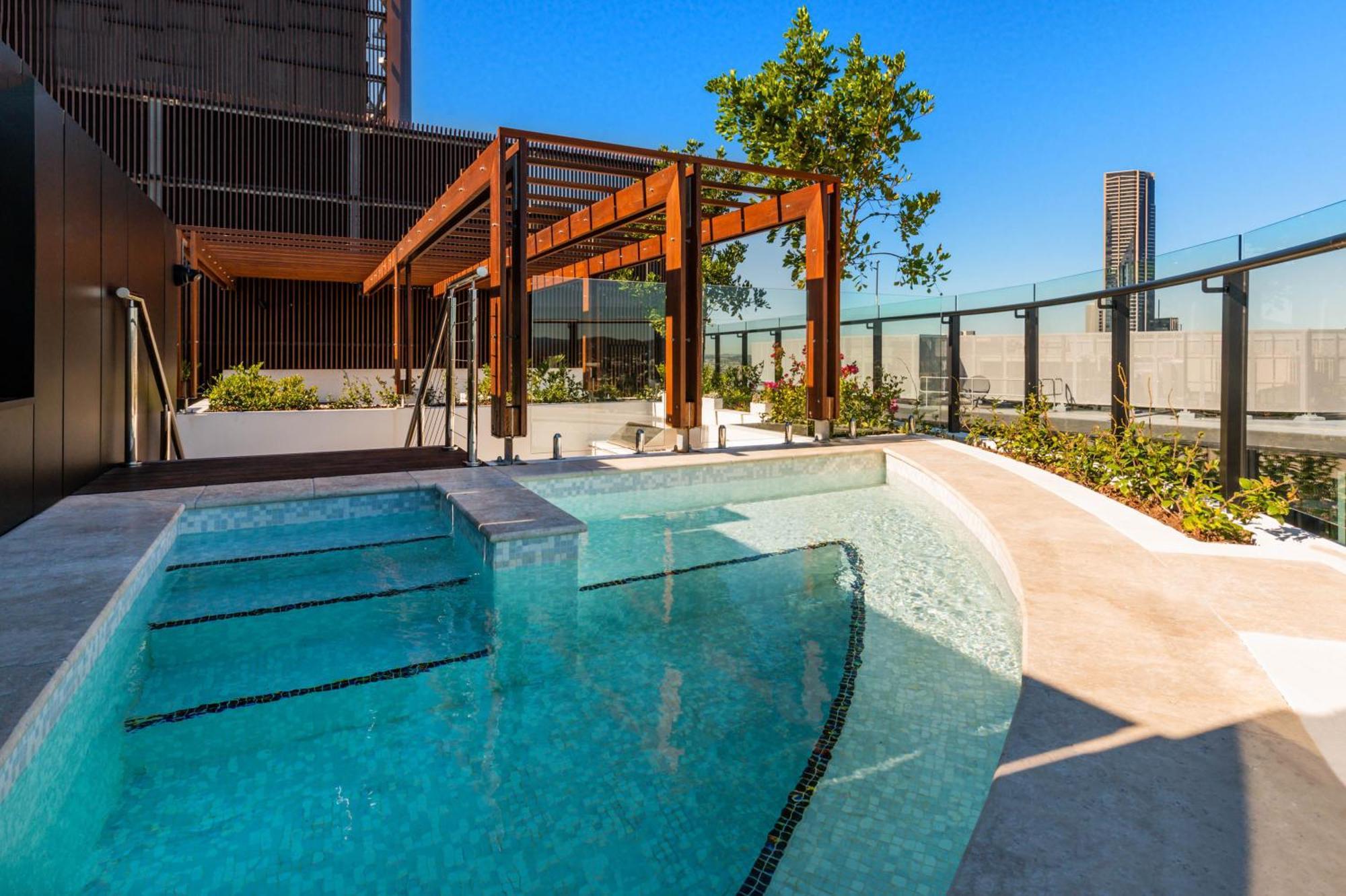 אפרטהוטל בריסביין Fv By Peppers מראה חיצוני תמונה The rooftop pool at the Emporium Hotel South Bank